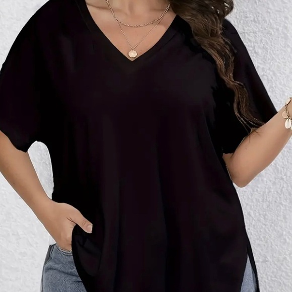 NWT Plus Size Solid Simple Slit V Neck T-Shirt, Women's Plus Size Clothing 1X - Picture 3 of 6